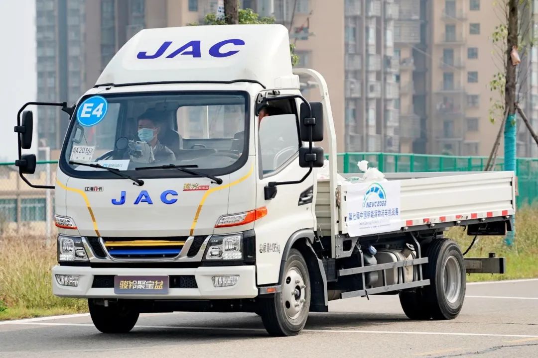 й